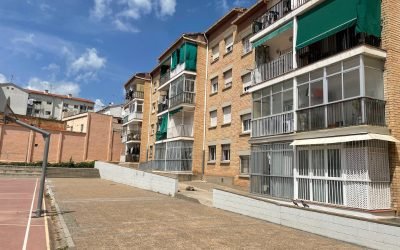 Queixa i sol·licitud sobre plaça de Montserrat